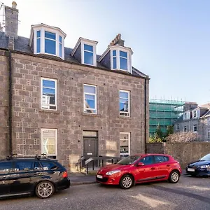 West End @ Netflix @ Newly Built Aberdeen