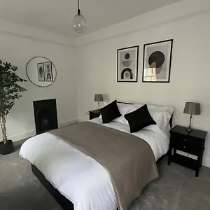Kingsmead - Centre Apartment